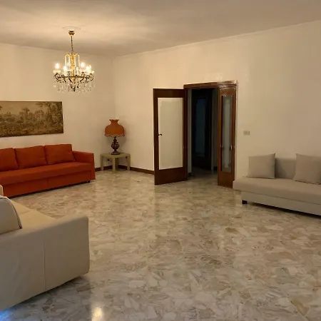 Dama House *